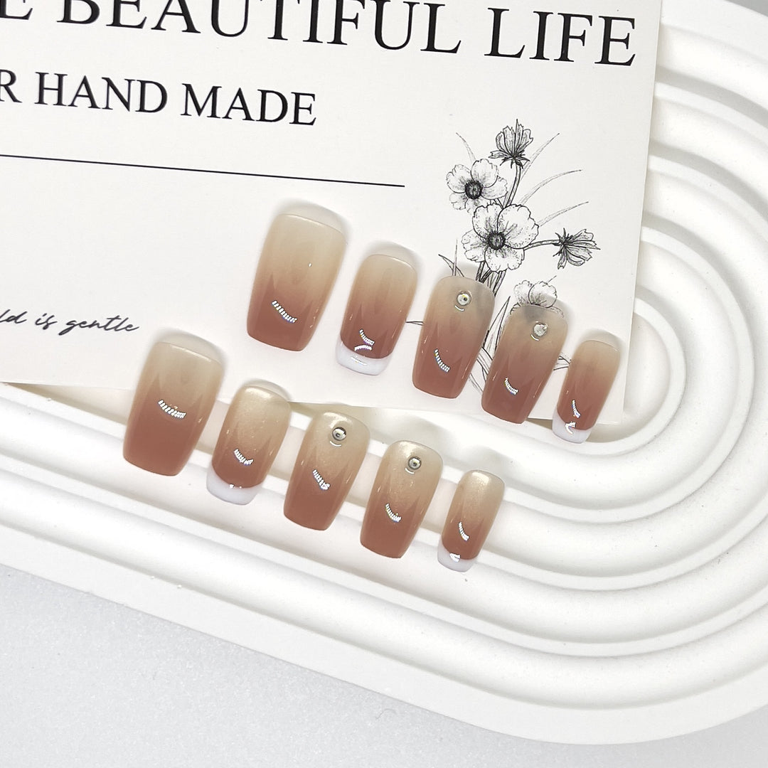Elegantes Ombre Press-On Nagelset mit Strassakzenten