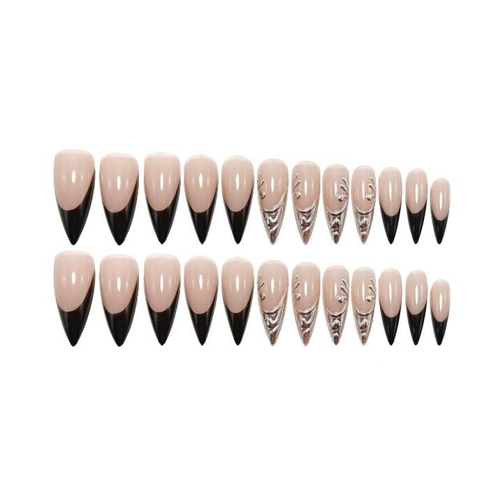 Elegante Nagelkunst mit Metallic-Design Karnz