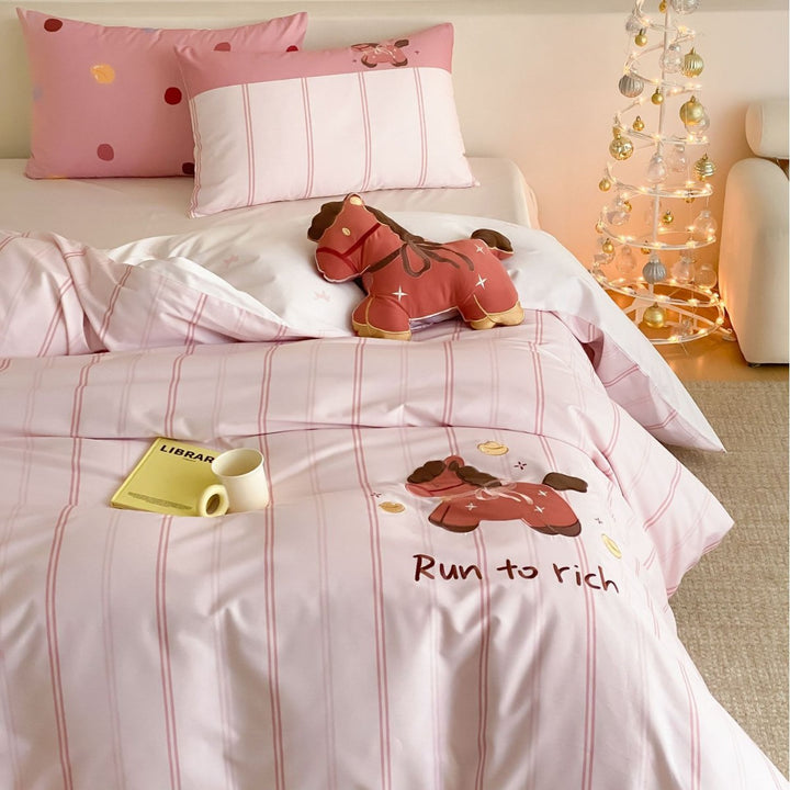 Kinder-Bettwäschegarnitur mit gestreiftem Design und appliziertem Pferde‑Motiv