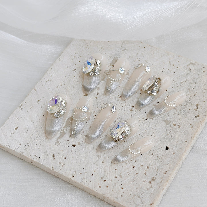 Dekoratives Nail Art Set mit Strass- und Metallic-Akzenten