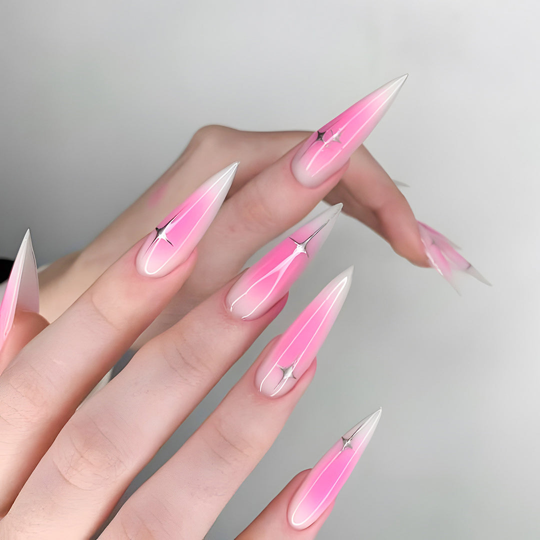 Elegante Stiletto Nagelkunst Karnz