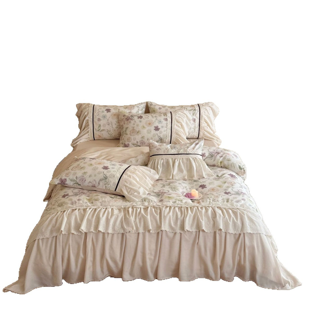 Bettwäsche-Garnitur im Vintage-Landhausstil mit gestuftem Volant und Aquarellblumen