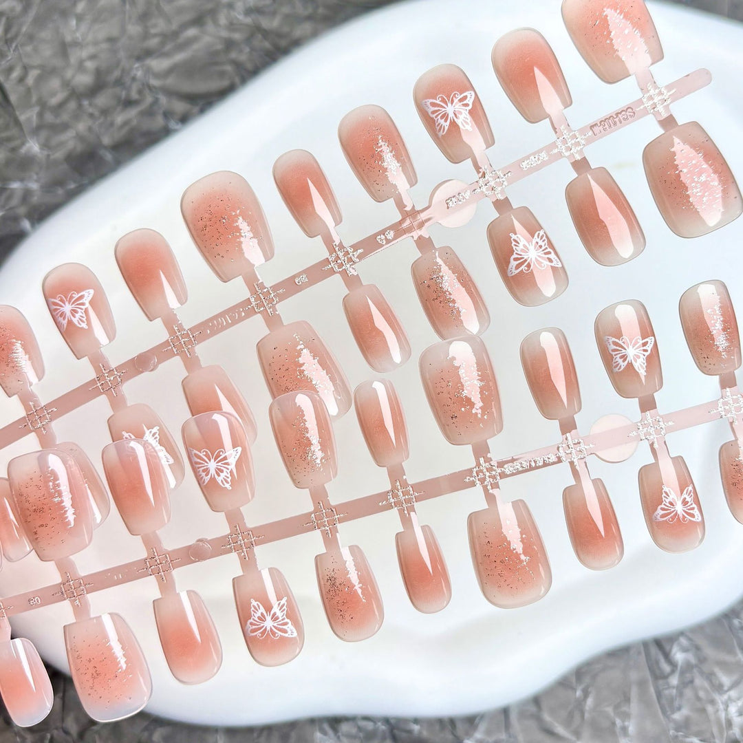 Elegantes Press-On Nagelkunstset mit Schmetterlingsdesign