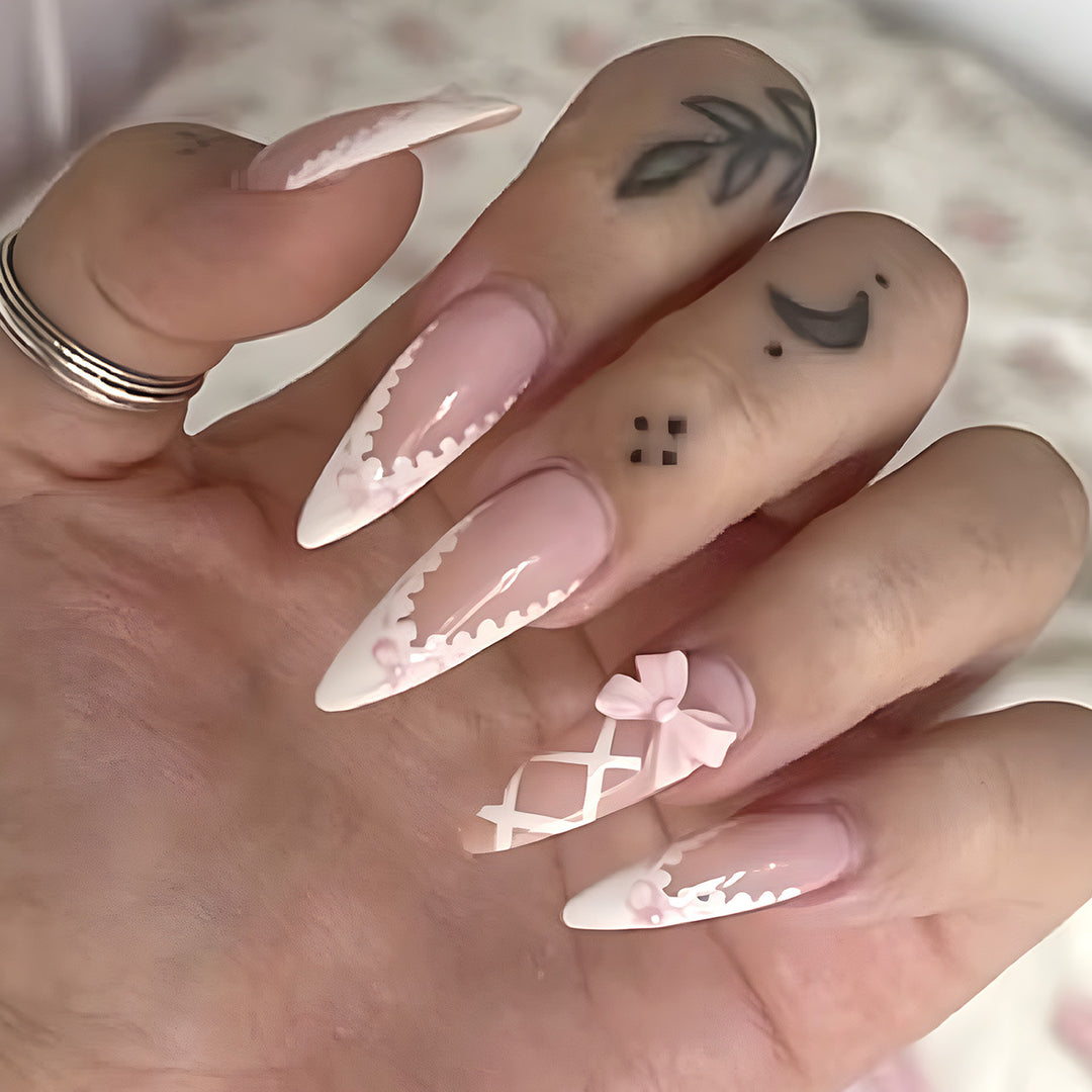 Elegante florale Spitzen-Stiletto-Nägel Karnz