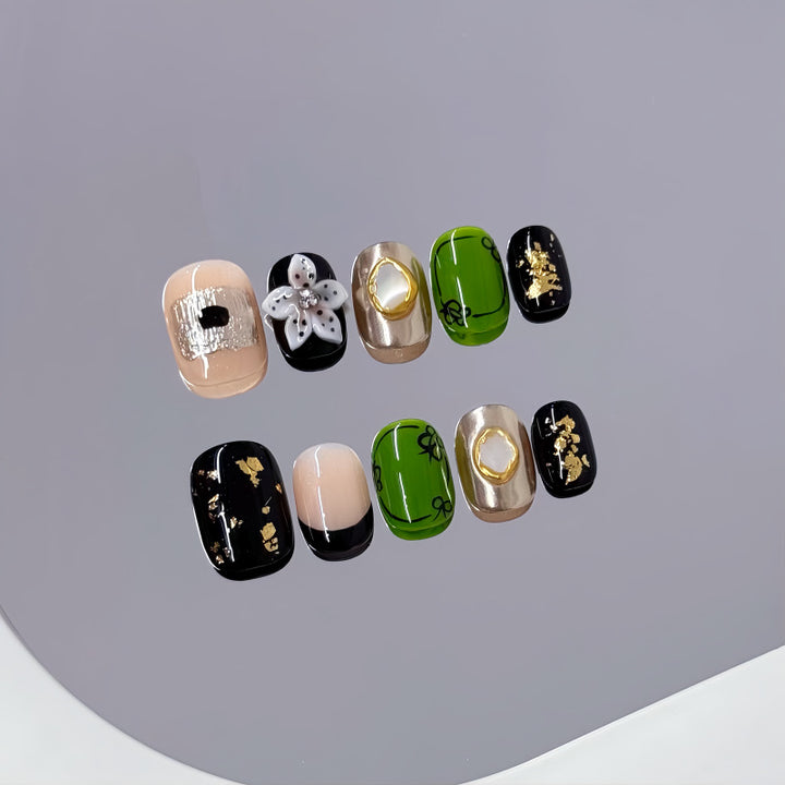 Dekorativer Nagelkunst-Set Karnz
