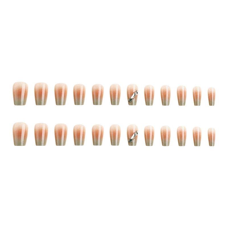 Kunstnagelset mit elegantem Ombre-Design und funkelnden Applikationen Karnz