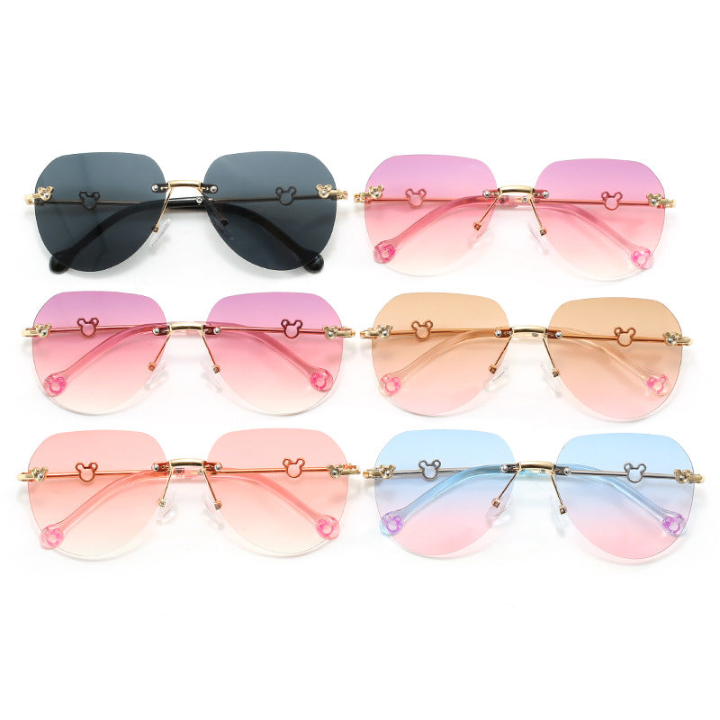 Damen leichte geometrische Sonnenbrille mit einzigartigem Rahmen und verspiegelten Gläsern Karnz