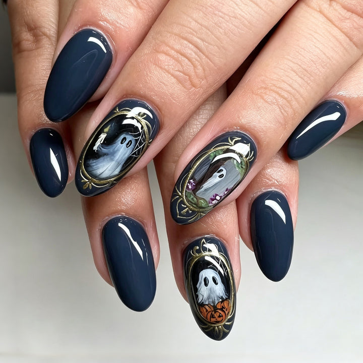Künstlerische Nagelkunst Karnz