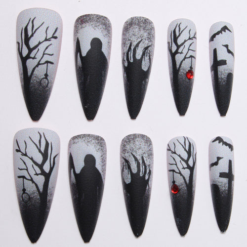 Kreative Kunstnägel mit düsterem Halloween-Motiv Karnz