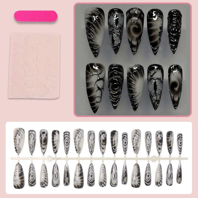 Kunstnagelset mit modernem Spiralmuster und glänzenden Akzenten Karnz