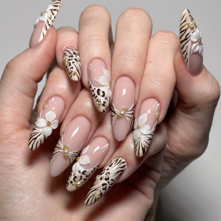Blumen- und Tierdruck Stiletto Nagelkunst Erweiterungen Karnz
