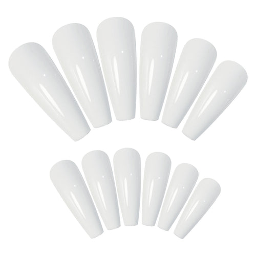 Kunstnagelset mit eleganten Spitzen und glänzendem Finish Karnz