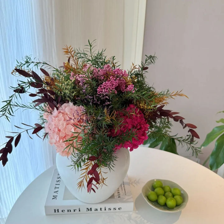 Elegante natürliche Blumenarrangement