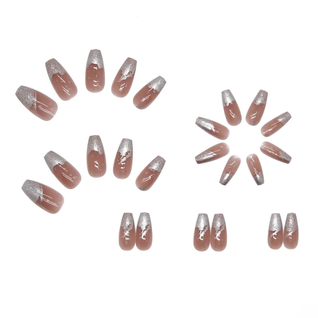 Glamouröse Nagelkunst mit Glitzerakzenten Karnz