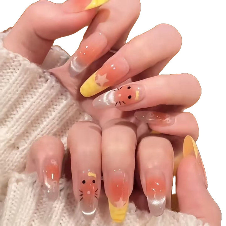 Künstlerisches Press-On-Nageldesign Karnz