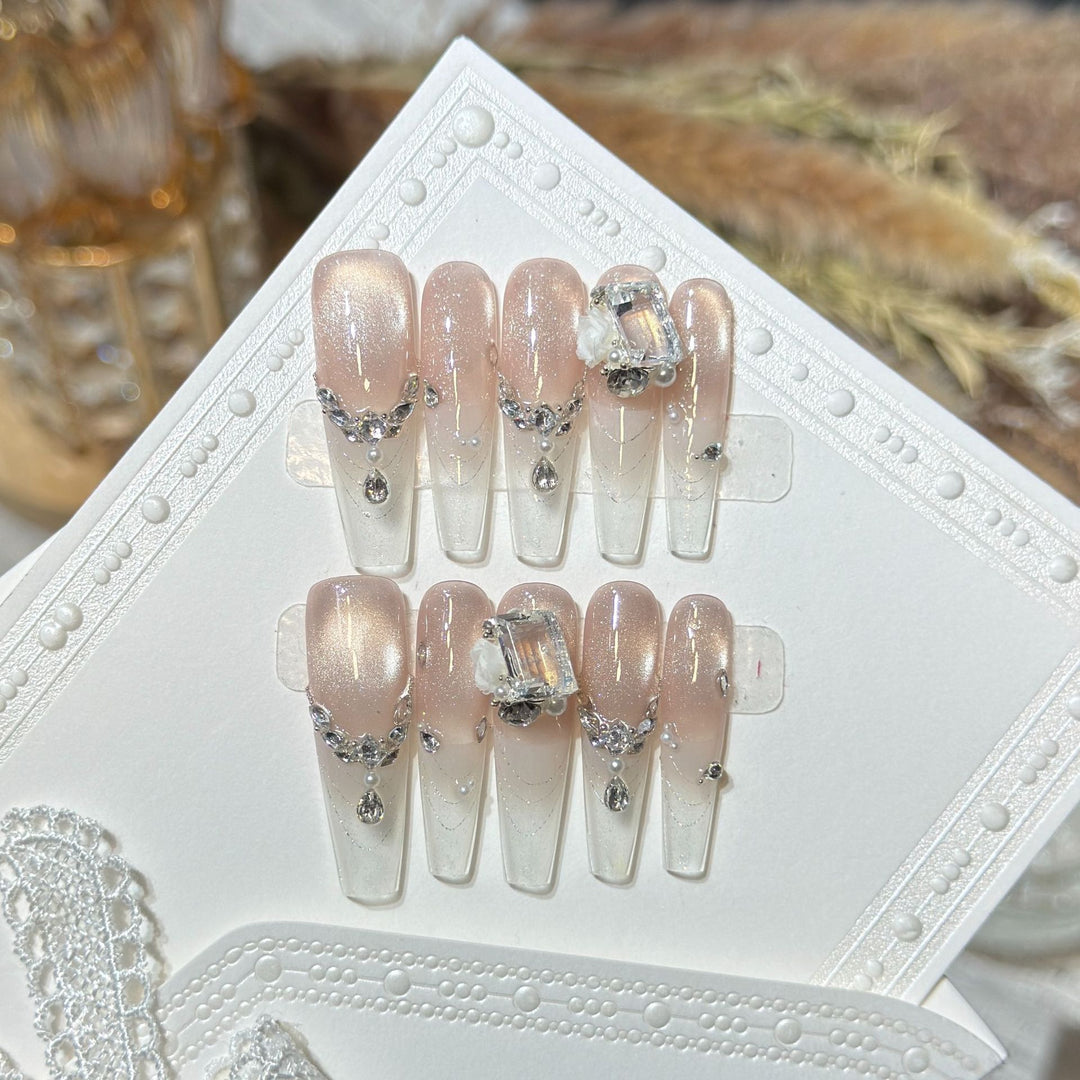 Elegante mit Strass verzierte Press-On-Nagel-Set Karnz