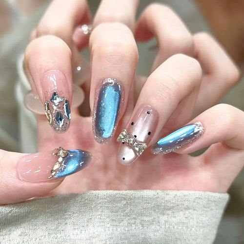 Kunstnägel im eleganten Premium Design mit Strass- und Glitzerelementen Karnz