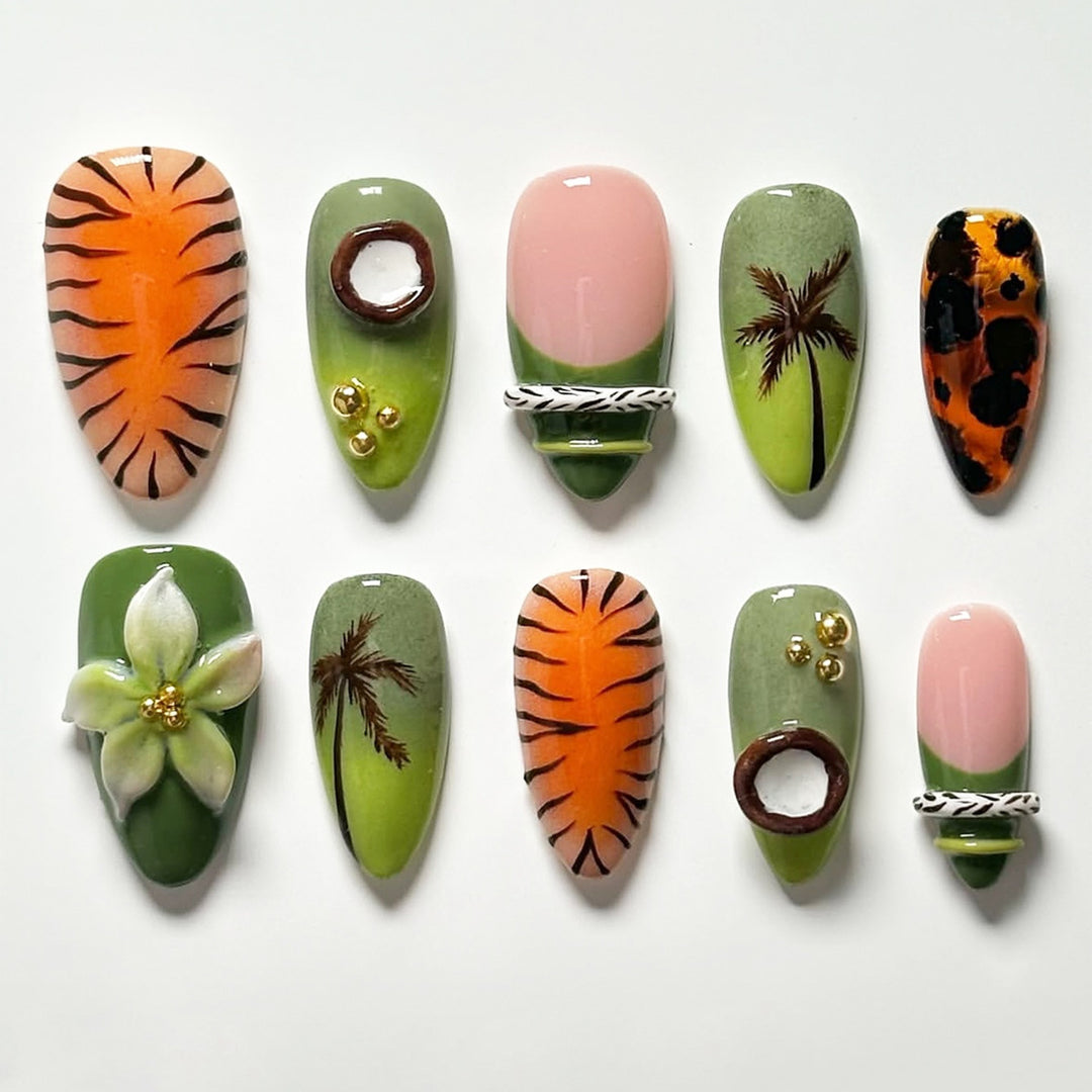 Exquisite Kunstnagel Kollektion mit floralen Mustern Karnz