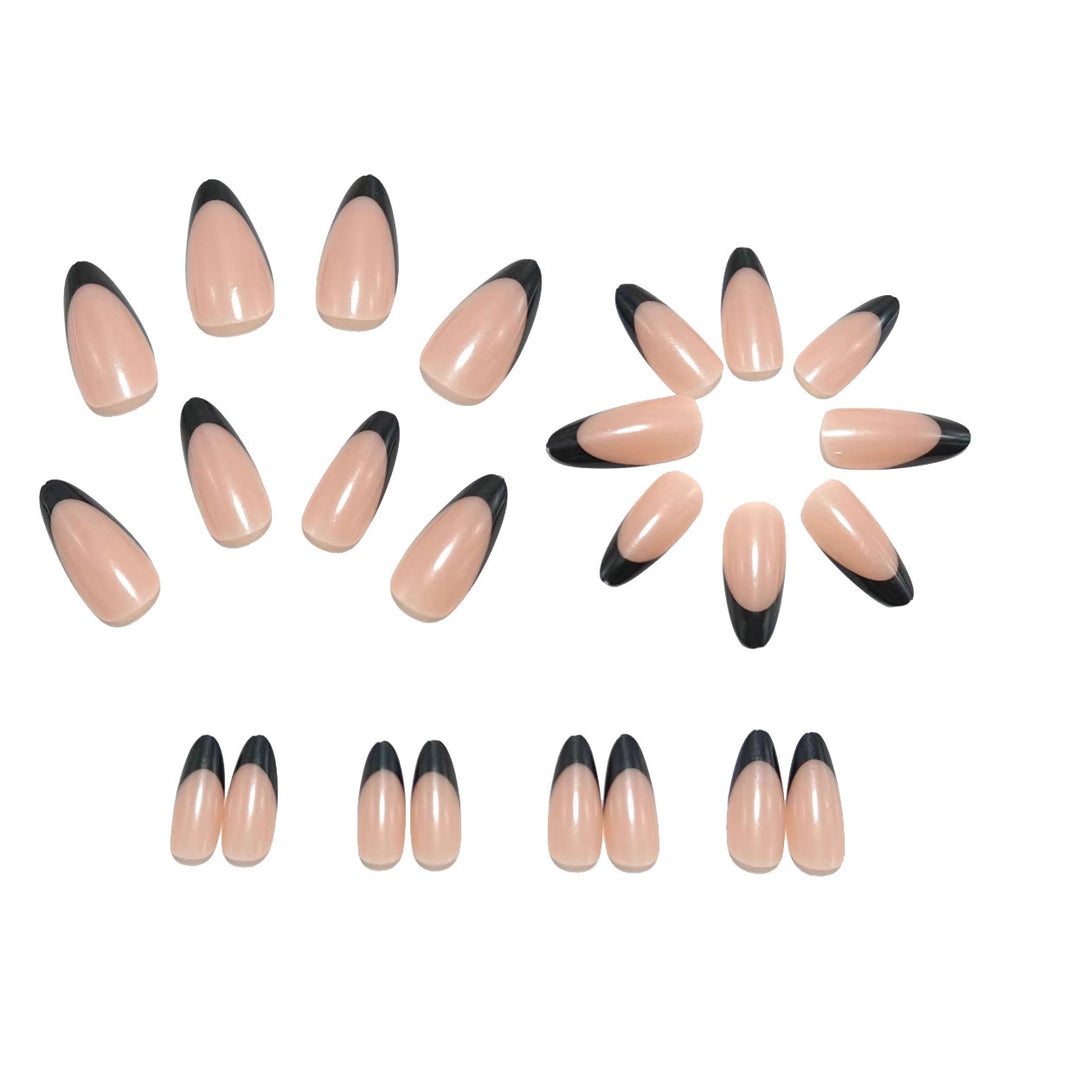 Elegante Kunstnägel mit Modernen Stiletto-Spitzen Karnz