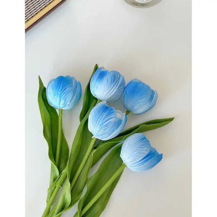 Dekorativer künstlicher Tulpenstrauß