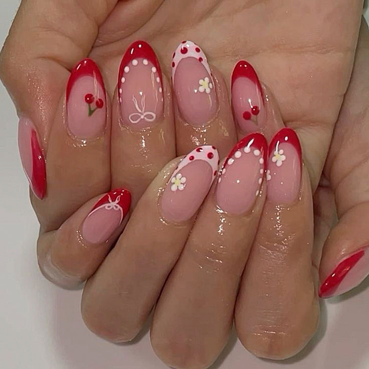 Kunstvolle Nagelverlängerungen mit fröhlichem Kirsch-Design Karnz