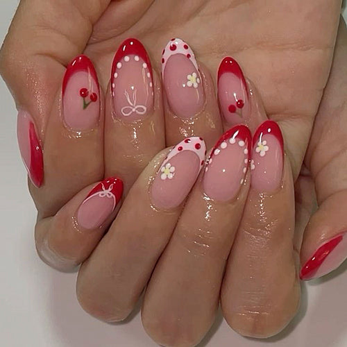 Kunstvolle Nagelverlängerungen mit fröhlichem Kirsch-Design Karnz