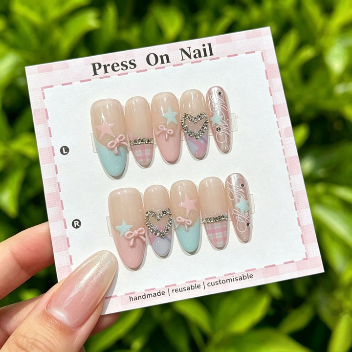 Charmantes thematisches Press-On-Nagel-Set