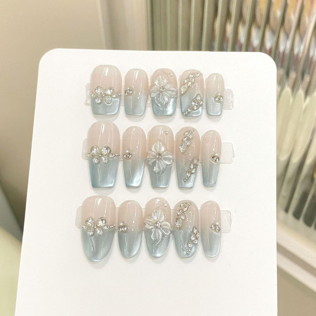 Luxuriöses Blüten Press-On Nail Set