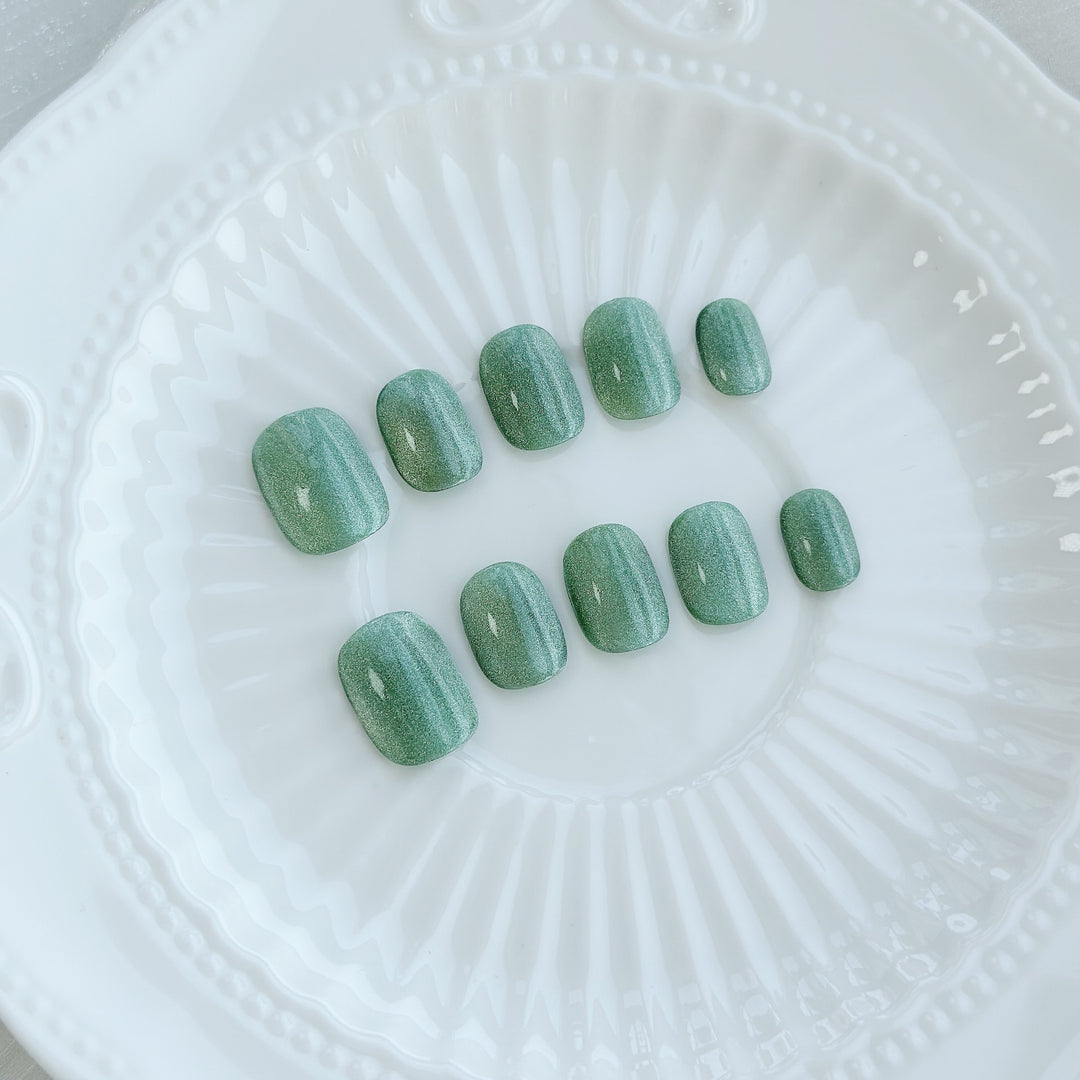 Glänzendes Press-On-Nagelset mit schimmerndem Finish
