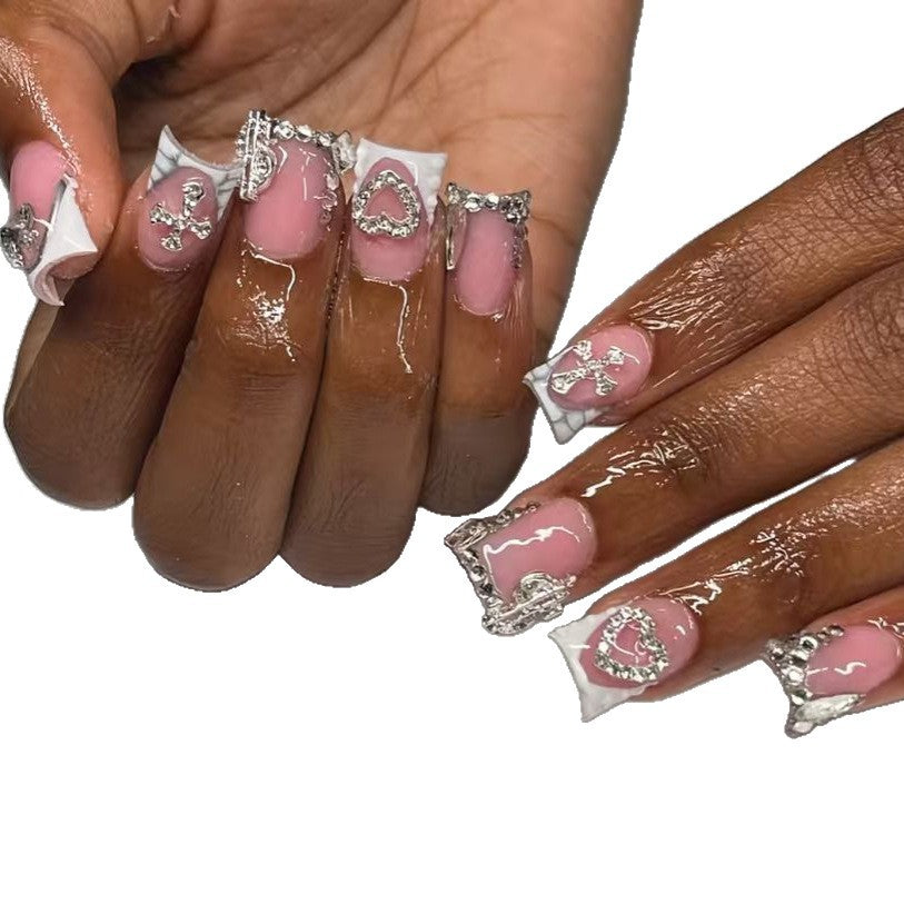 Dekorative Press-On Nagelkunst mit Strassdetails Karnz