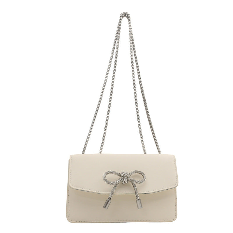Elegante Abendtasche mit Schleifendetail