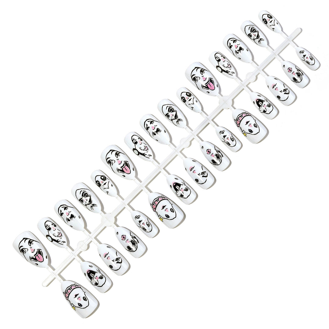 Kreatives Kunstnagelset mit Gesichtsmotiven Karnz