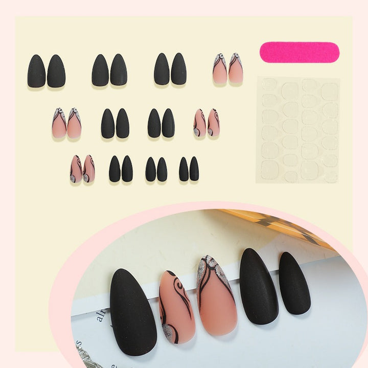 Kreatives Kunstnagelset mit exquisite marmorierten Designs und eleganten Akzenten Karnz