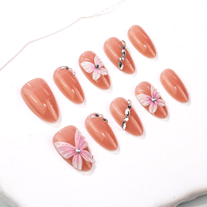 Elegante Schmetterlings-verzierte Press-On Nagelkunst Karnz