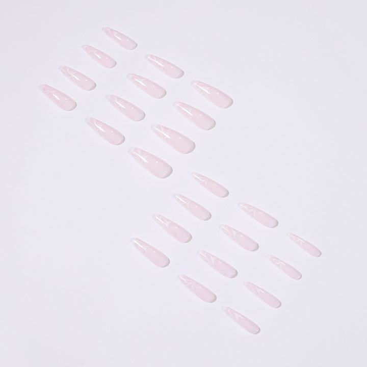 Kunstvolle Nagelverlängerungen mit elegantem Fluid-Design Karnz