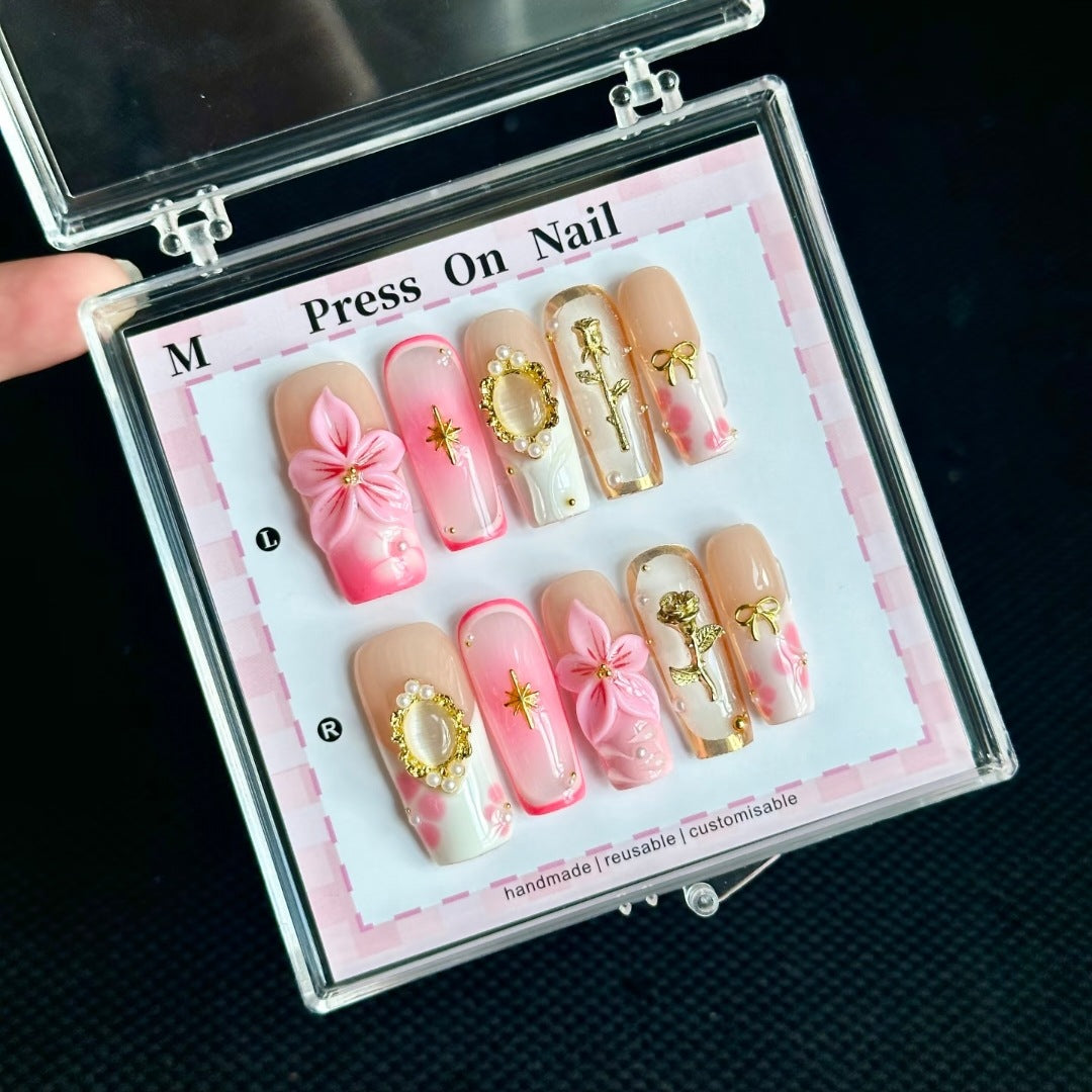 Dekoratives Press-On Nagelkunst-Set mit floralen und Schmuck-Akzenten  1791774725