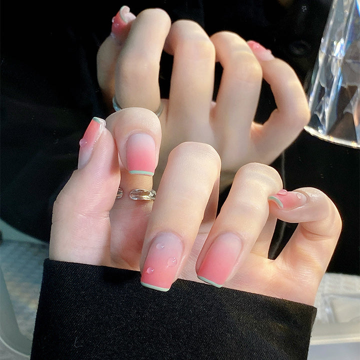 Kunstvolle und elegante Nageldesigns Karnz
