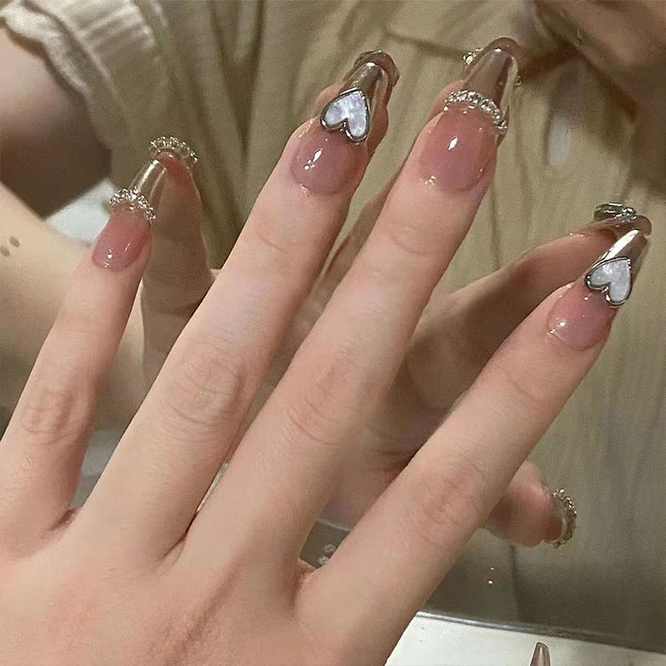 Herzförmiges Glam Press-On Nagelset Karnz