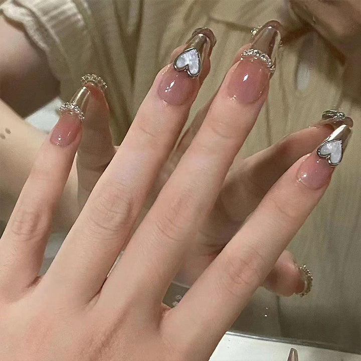 Herzförmiges Glam Press-On Nagelset Karnz