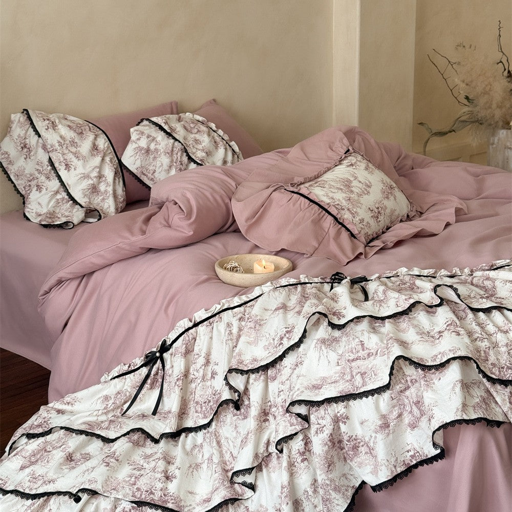 Romantische Rüschige Bettwäsche-Garnitur mit Vintage-Toile-Motiv, Volants und Bettrock