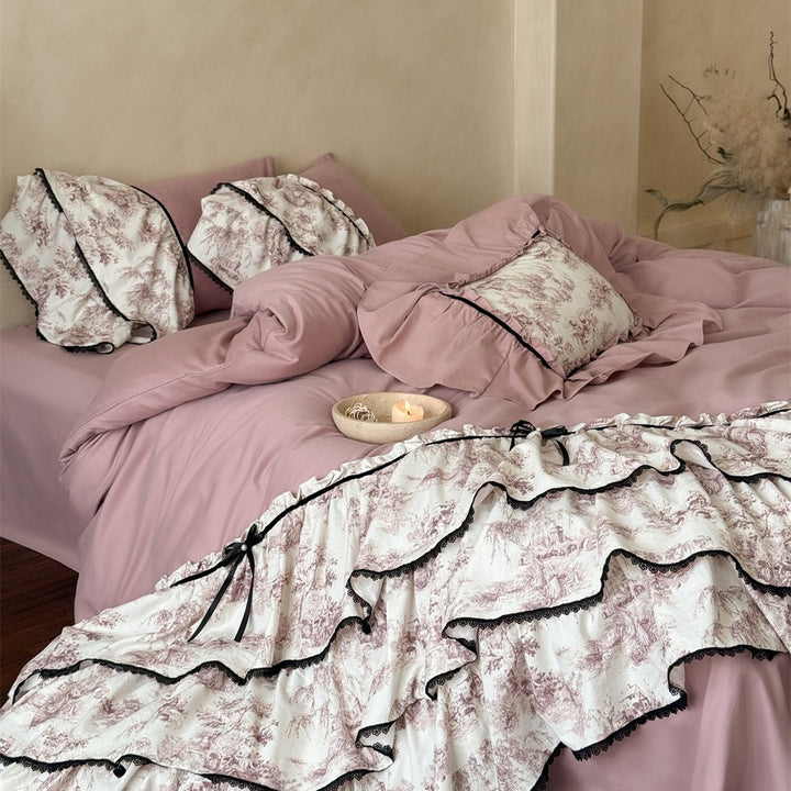 Romantische Rüschige Bettwäsche-Garnitur mit Vintage-Toile-Motiv, Volants und Bettrock