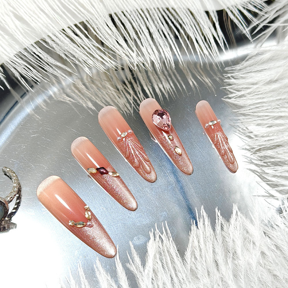 Kunstnägel mit Glamourösem Kristall-Design Karnz
