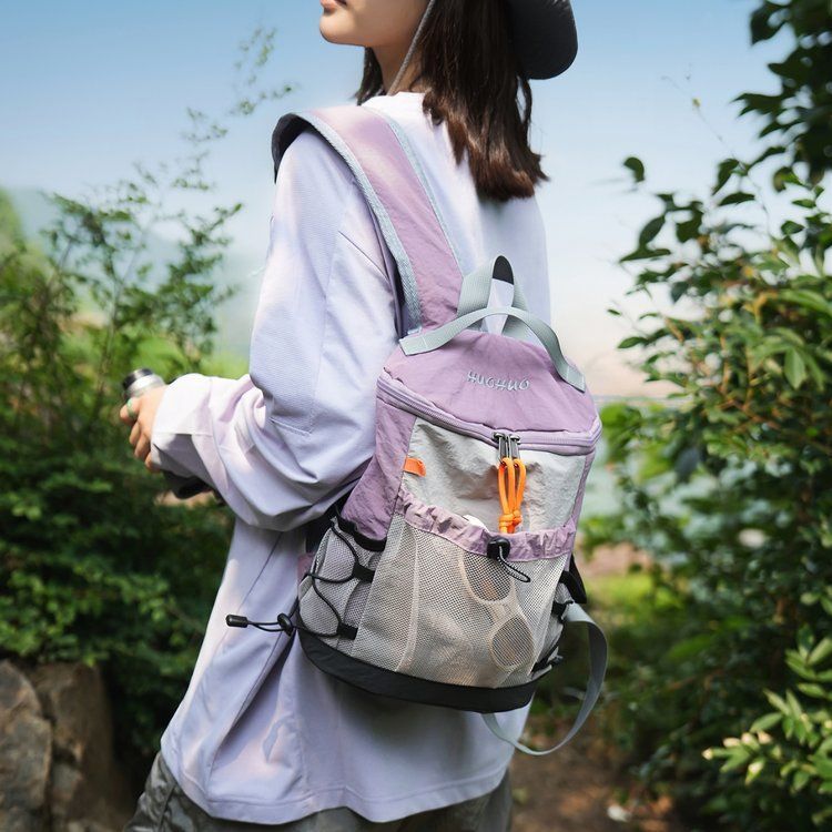 Leichtgewichtiger Wanderrucksack mit Netztaschen