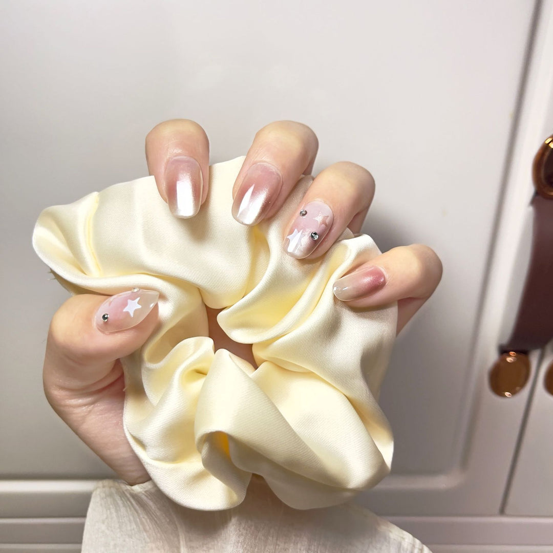 Künstlerisches Press-On Nagelkunst-Set mit Sternelementen