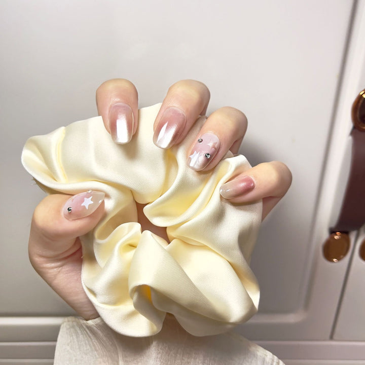 Künstlerisches Press-On Nagelkunst-Set mit Sternelementen