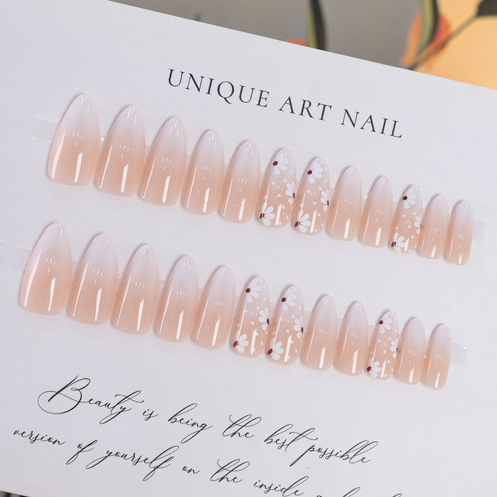 Elegantes Press-On-Nagel-Set mit floralem Design