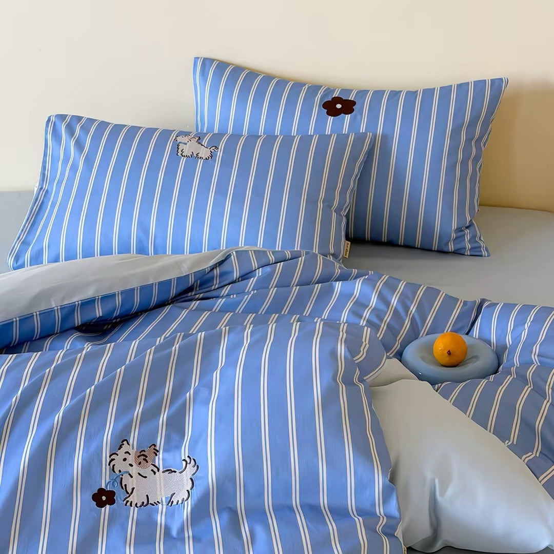 Gestreiftes Baumwollsateen-Bettbezug-Set mit besticktem Katzenpatch und verdecktem Reißverschluss