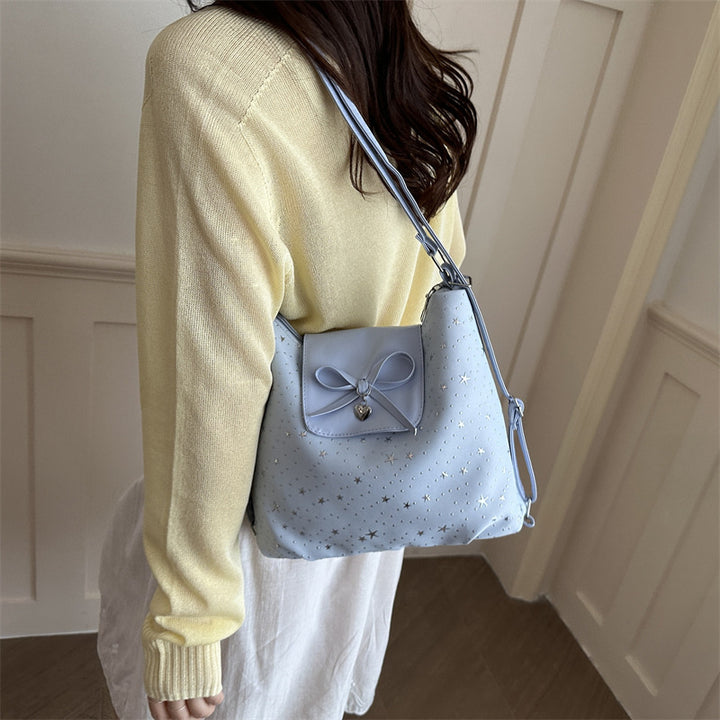 Stylische mit Sternen verzierte Handtasche