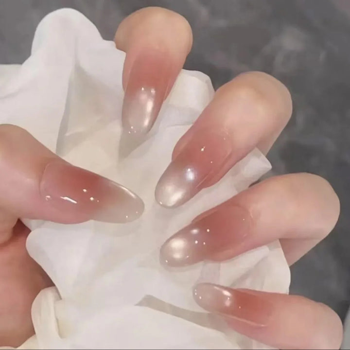 Kunstnagelset mit elegantem Ombre-Effekt und Hochglanzfinish Karnz