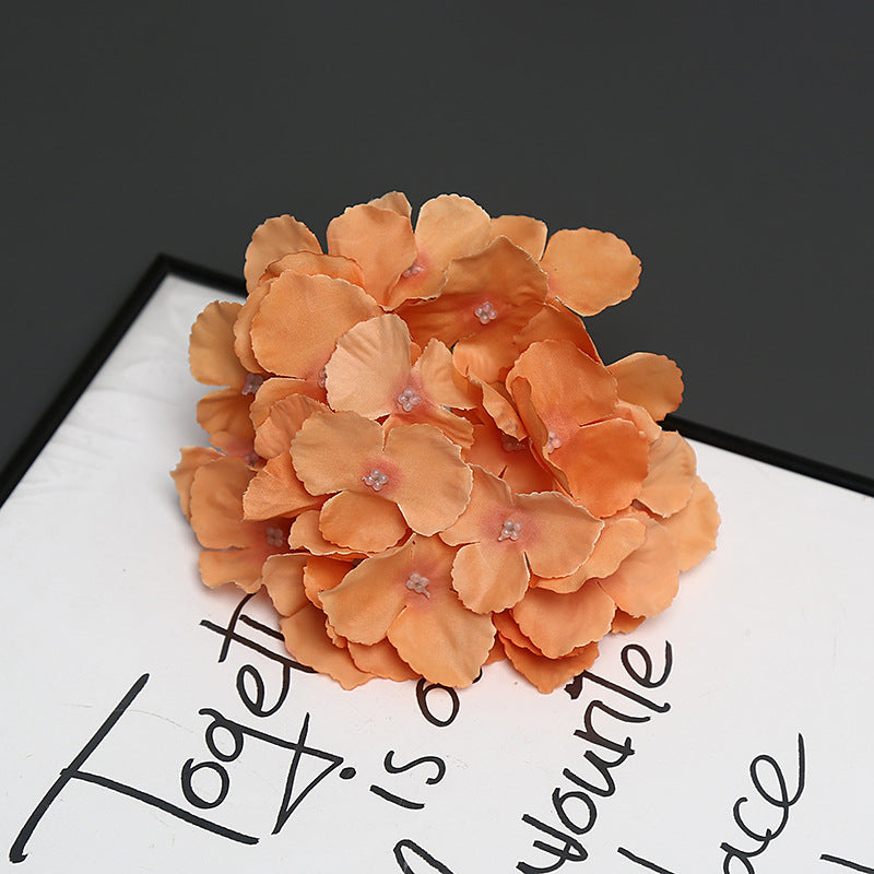 Elegante dekorative Blumenarrangement